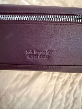 Source Unknown Dark Brown Leather Zip Wallet